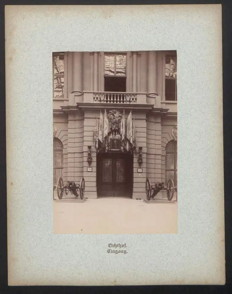 Fotomappe mit 32 Fotografien, Das Zeughaus zu Berlin, Lichthof, Aussenansicht, Geschützsammlung, Feldherrnhalle 6