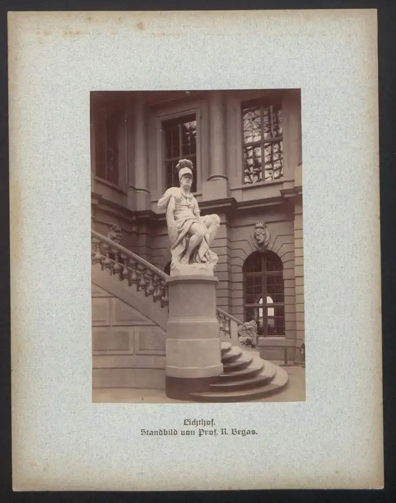 Fotomappe mit 32 Fotografien, Das Zeughaus zu Berlin, Lichthof, Aussenansicht, Geschützsammlung, Feldherrnhalle 7