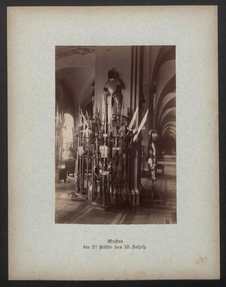 Fotomappe mit 32 Fotografien, Das Zeughaus zu Berlin, Lichthof, Aussenansicht, Geschützsammlung, Feldherrnhalle 8