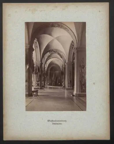 Fotomappe mit 32 Fotografien, Das Zeughaus zu Berlin, Lichthof, Aussenansicht, Geschützsammlung, Feldherrnhalle