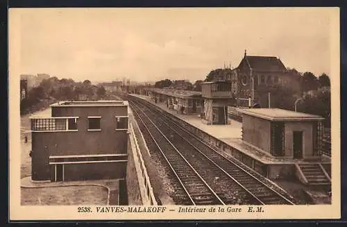 AK Vanves, Intérieur de la Gare Vanves-Malakoff, Bahnhof