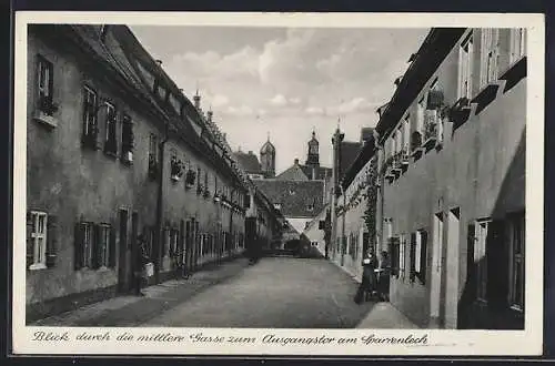 AK Augsburg, Blick durch die mittlere Gasse zum Ausgangstot im Fuggerviertel