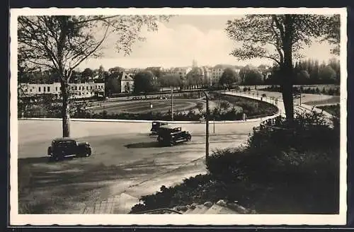 AK M.-Gladbach, Blick von der Kaiser Friedrich Halle, auf den Rosengarten und die Stadt