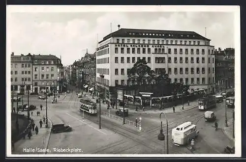 AK Halle / Saale, Riebeckplatz mit Hotel goldene Kugel & Strassenbahn