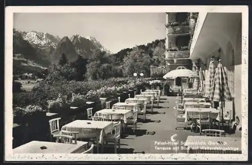 AK Garmisch, Palast-Hotel Sonnenbichl, Terrasse mit Blick auf Wettersteingebirge