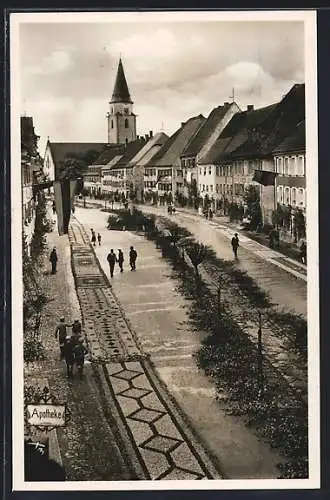 AK Hüfingen, Strassenpartie mit Kirche und Apotheke