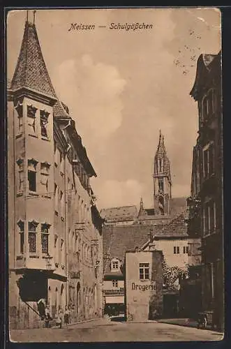 AK Meissen / Elbe, Strasse Schulgässchen mit Drogerie