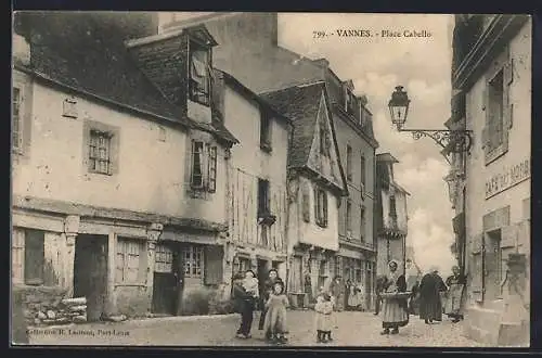 AK Vannes, Place Cabello avec scène de rue animée et bâtiments historiques