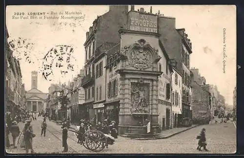 AK Lorient, Rue du Morbihan avec la Fontaine Mouretgnaut et animation urbaine