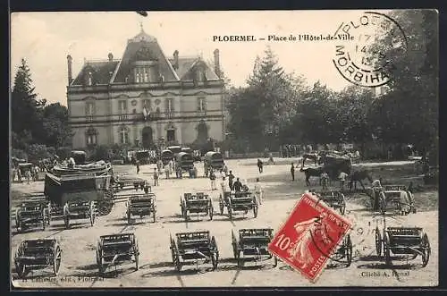 AK Ploërmel, Place de l`Hôtel-de-Ville avec calèches et charrettes