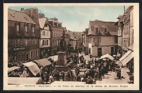 AK Pontivy, La Place du Martray et la statue du Docteur Guépin