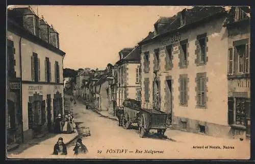 AK Pontivy, Rue Malguenac avec chariot et passants