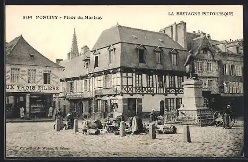 AK Pontivy, Place du Martray avec statue et marché en plein air