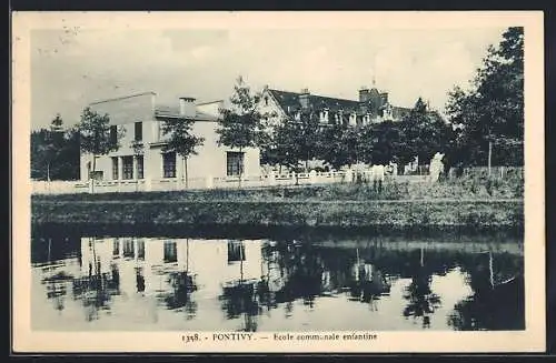 AK Pontivy, École communale enfantine et reflet dans l`eau