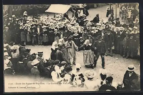 AK Port-Louis /Finistère, La Gavotte des Vieux lors d`une étude des danses bretonnes