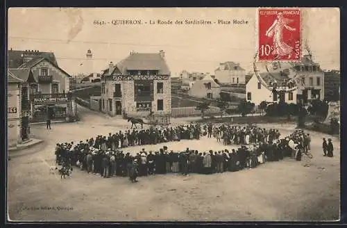 AK Quiberon, La Ronde des Sardinières sur la Place Hoche