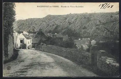 AK Rochefort-en-Terre, Entrée du Vieux Rochefort