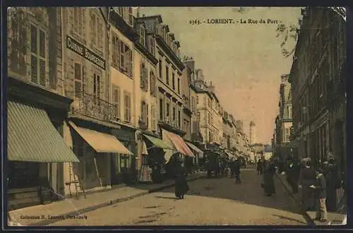 AK Lorient, La Rue du Port animée avec boutiques et passants