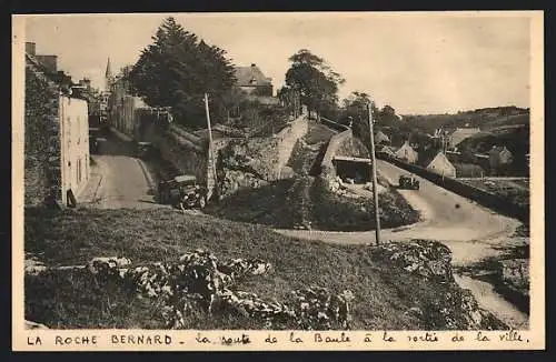 AK La Roche-Bernard, La route de la Baule à la sortie de la ville