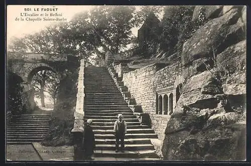 AK Le Faouët, L`Escalier et le Beffroi de la Chapelle Sainte-Barbe