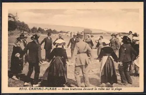 AK Carnac-Plage, Noce bretonne dansant la ridée sur la plage