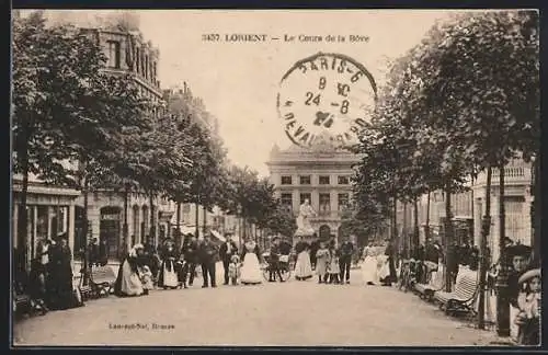 AK Lorient, Le Cours de la Bôve animée avec promeneurs et arbres