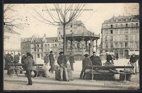 AK Lorient, Place Lorraine avec kiosque et passants animés