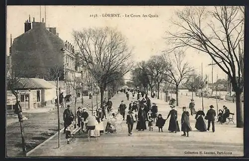 AK Lorient, Le Cours des Quais animé avec promeneurs et arbres en hiver