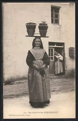 AK Hennebont, Marchande de lait avec cruches équilibrées sur la tête