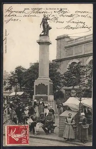 AK Lorient, La Statue de Bisson et passants animés