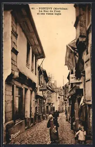 AK Pontivy, La Rue du Pont et ses vieux logis