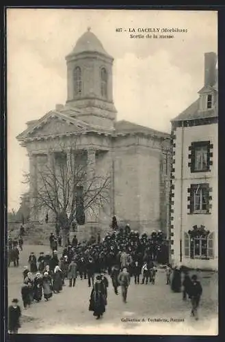 AK La Gacilly, Sortie de la messe