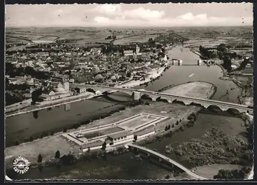 AK Kitzingen, Ortsansicht am Fluss mit Brücke