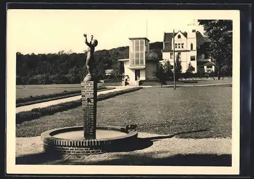 AK Bad Rothenfelde, Ortspartie mit Brunnen