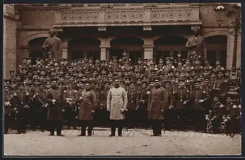 Foto-AK Stuttgart, Kaiserlicher Musikkorps vor der Alten Liederhalle