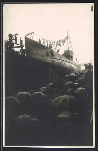 Foto-AK Italienisches U-Boot Delfino beim Stapellauf 1930