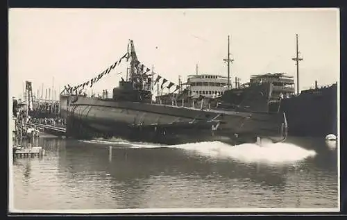 Foto-AK Italienisches U-Boot Delfino 1930 beim Stapellauf