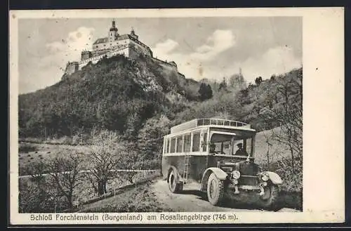 AK Forchtenstein am Rosaliengebirge, Autobus vor dem Schloss