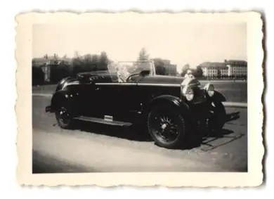 2 Fotografien Auto Roadster - Cabrio, Sportwagen mit Kennzeichen Hamburg auf dem Schlossplatz in Münster 1934