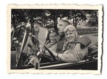 2 Fotografien Auto Roadster - Cabrio, Sportwagen mit Kennzeichen Hamburg auf dem Schlossplatz in Münster 1934