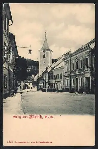 AK Türnitz /N.-Oe., Strassenpartie mit Kirche und Brunnen