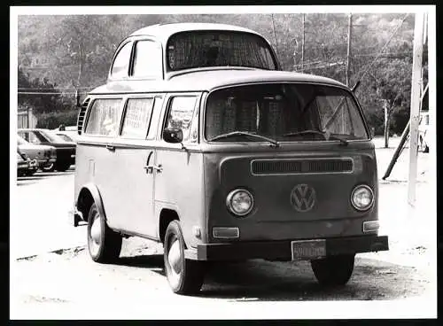 Fotografie Auto Volkswagen VW Bulli T2, Eigenbau-Camper mit aufgeschweistem Dach eines VW Käfer