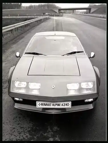 Fotografie Auto Renault Alpine A310, Sportwagen auf der Autobahn, Werkfoto