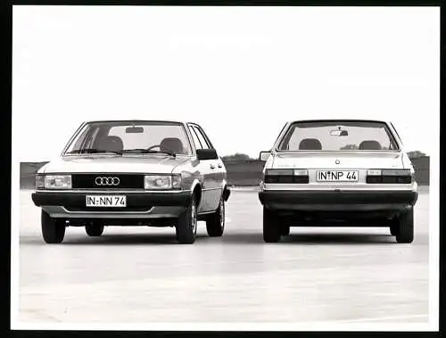 Fotografie Auto Audi 80 GLS, Zwei Varianten Fliessheck & Stufenheck, Werkfoto