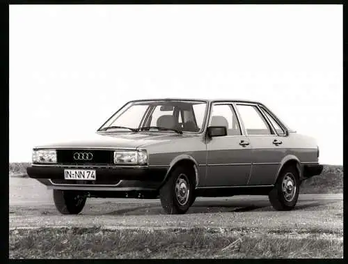 Fotografie Auto Audi 80 Stufenheck Limousine, Werkfoto