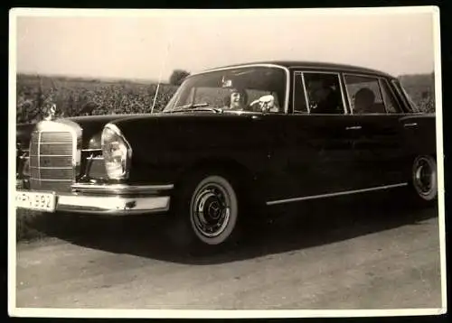 Fotografie Auto Mercedes Benz, schwarze Luxus-Limousine