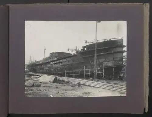 Fotoalbum mit 24 Fotografien, Ansicht Bremen, Actien-Gesellschaft Weser, Bau des Fracht Dampfer Arnfried 1911