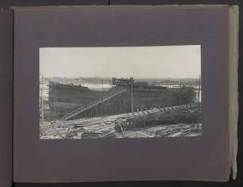 Fotoalbum mit 24 Fotografien, Ansicht Bremen, Actien-Gesellschaft Weser, Bau des Fracht Dampfer Arnfried 1911