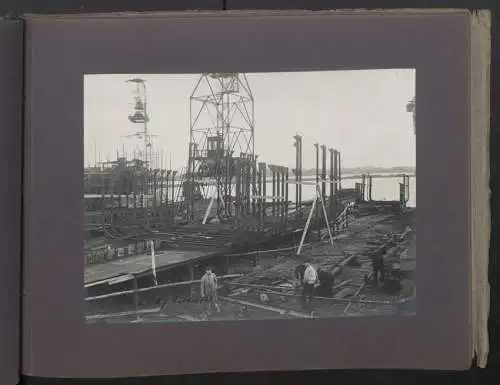 Fotoalbum mit 24 Fotografien, Ansicht Bremen, Actien-Gesellschaft Weser, Bau des Fracht Dampfer Arnfried 1911