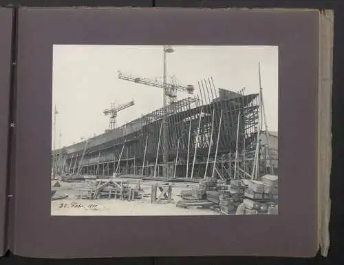 Fotoalbum mit 24 Fotografien, Ansicht Bremen, Actien-Gesellschaft Weser, Bau des Fracht Dampfer Arnfried 1911